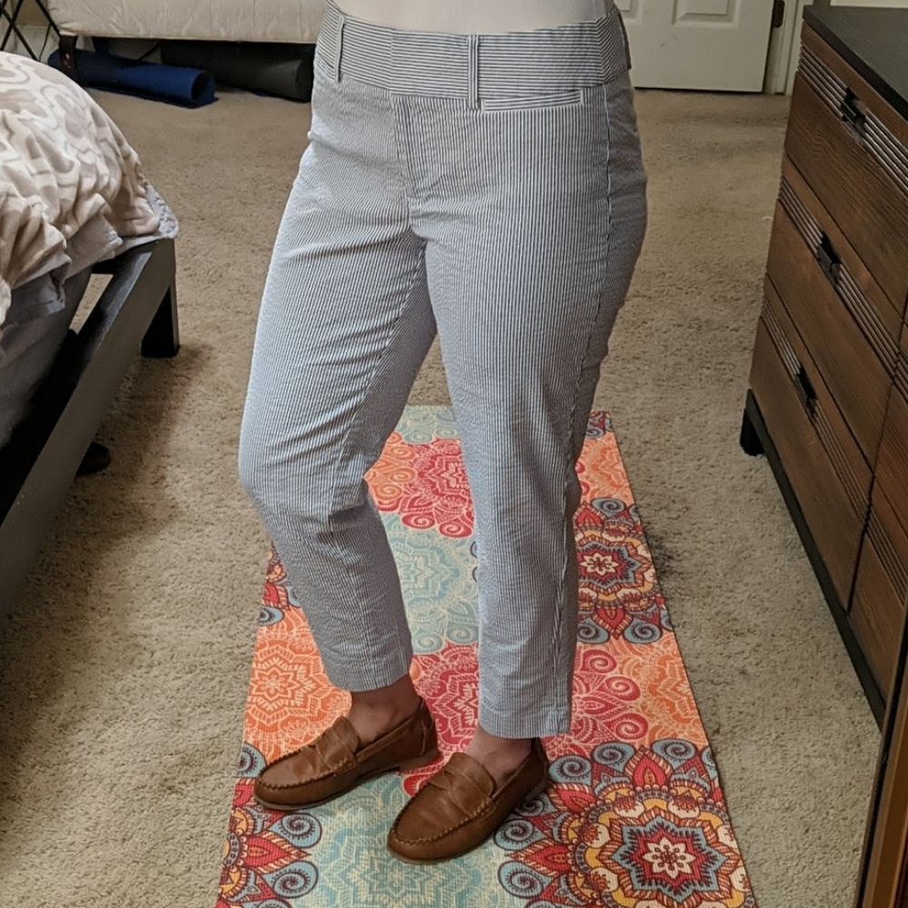Ann Taylor Signature Cropped Seersucker Pant